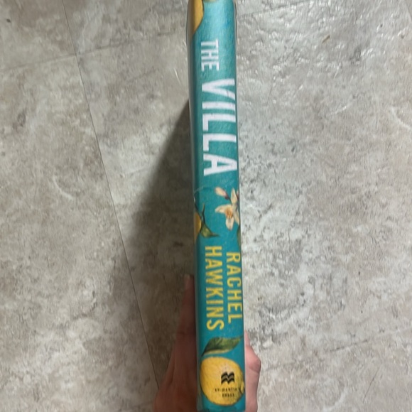 The Villa. A novel by Rachel Hawkins. Hardcover. - Picture 6 of 8